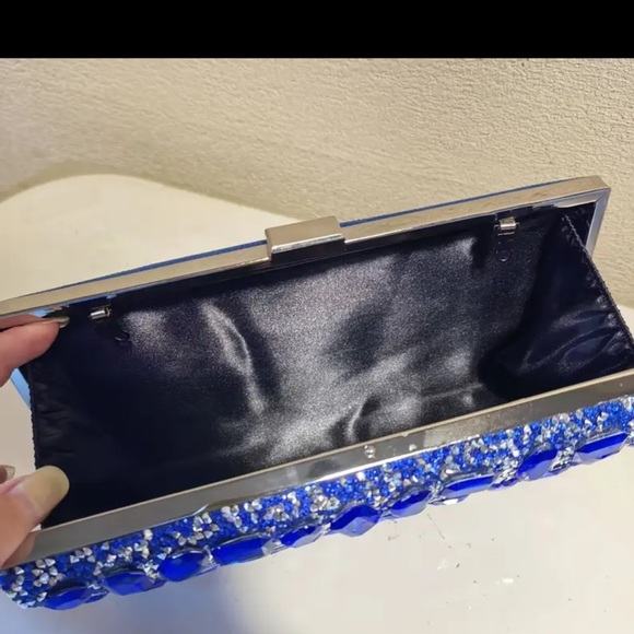 Elegant Blue Crystal Clutch - Picture 3 of 4